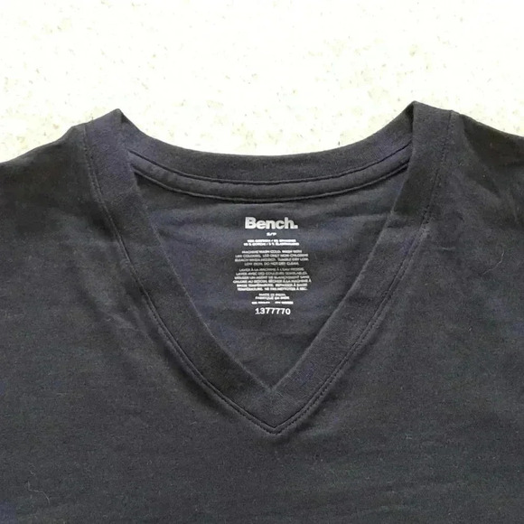NWOT Bench Solid Cotton V-neck T-shirt Black Size Small  Men's - Picture 5 of 8